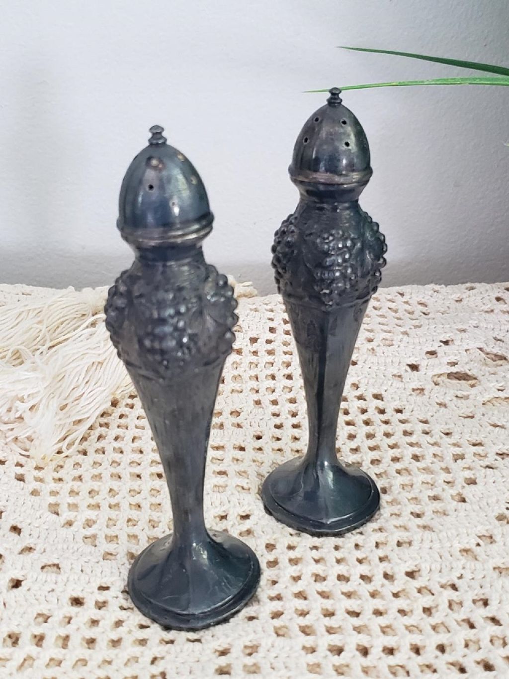 Vintage Canada SP EP Lead Grape Pattern Salt and Pepper Shakers - photo 1