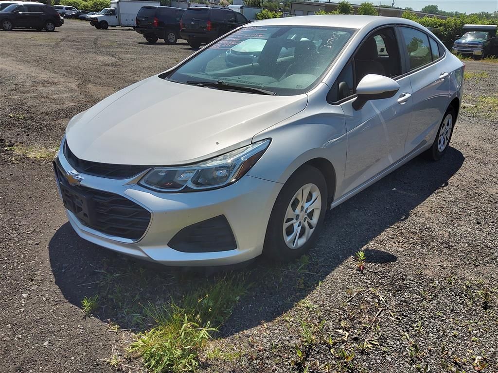 2019 Chevrolet Cruze - photo 1
