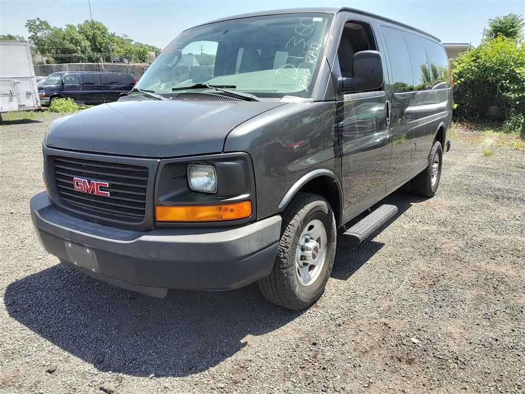 2016 GMC Savana - photo 1