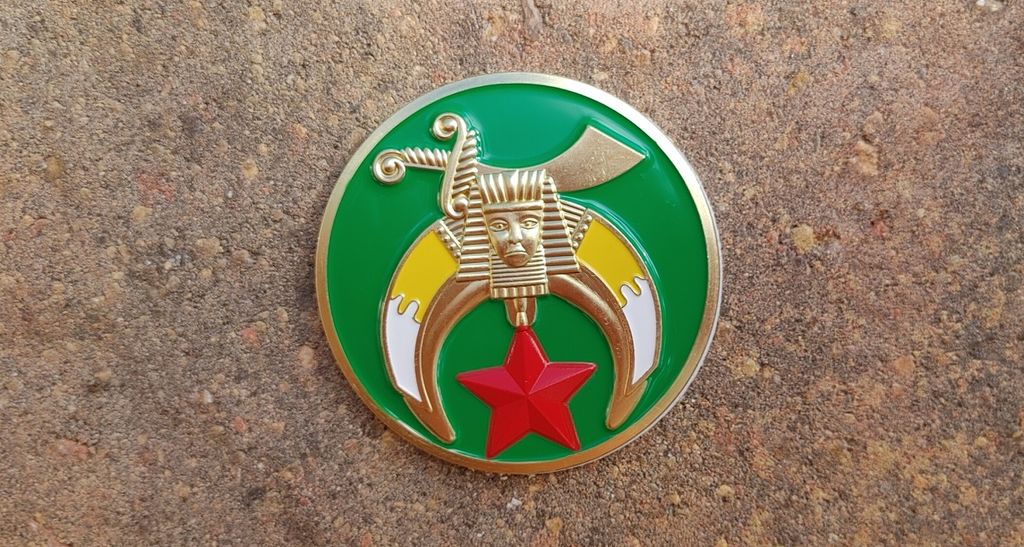 Large Shriners Masonic Die struck Car Emblem – Green — photo 1
