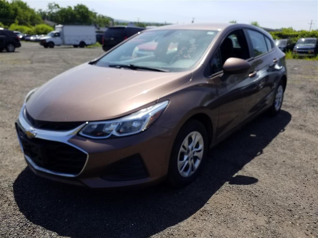 2019 Chevrolet Cruze - photo 1