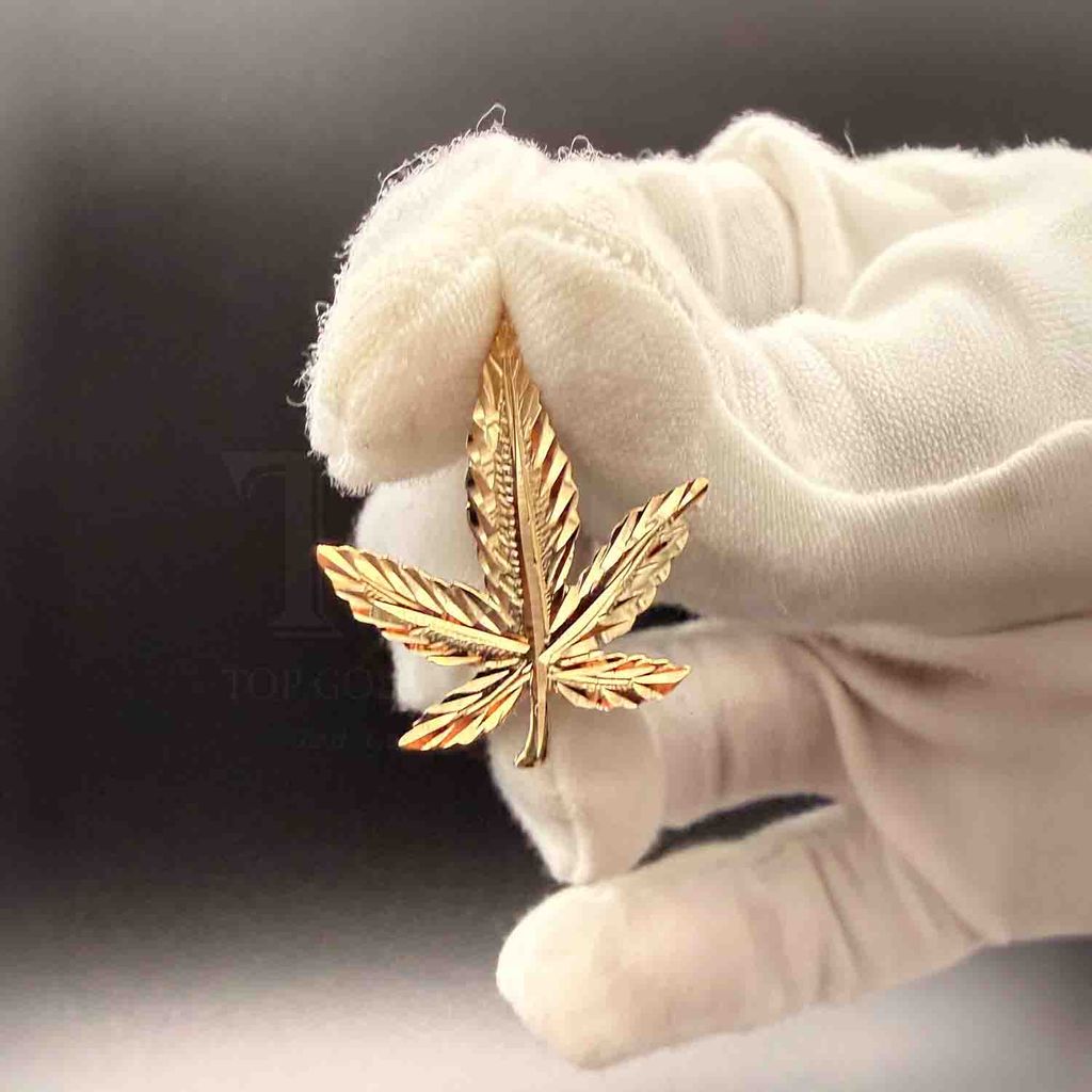 14K Yellow Gold Marijuana Leaf Pendant - photo 1