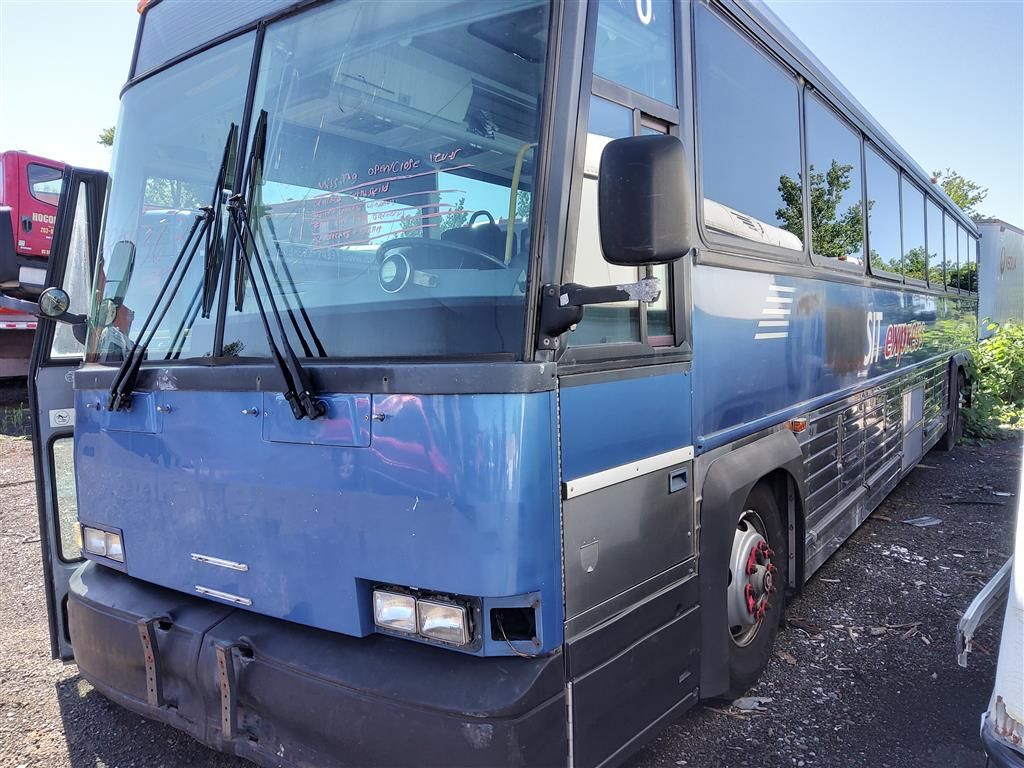 2003 MCI D450 - photo 1