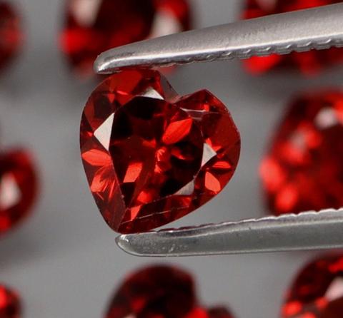 No Reserve VVS Natural Garnet Heart Cut Loose Gemstone