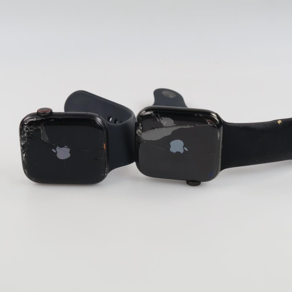 Apple Watch Series SE, 4 Sold For Parts, 2 Pieces - photo 1