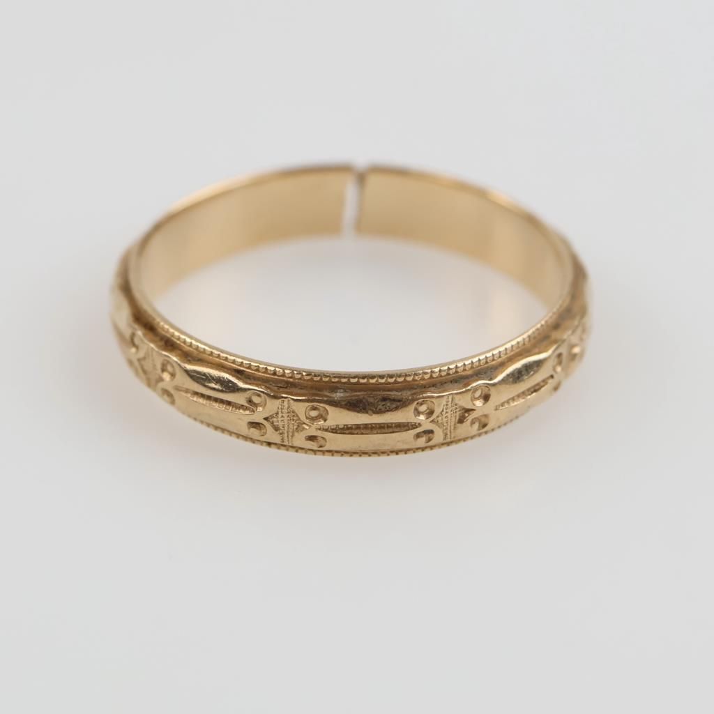 14kt Gold Carved Band - photo 1