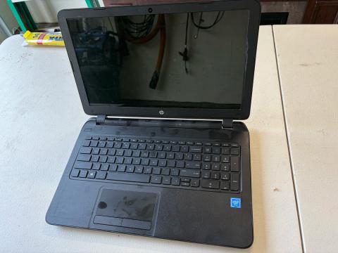 HP 15-F233wm Laptop