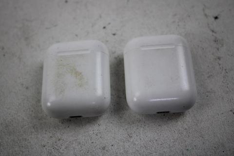 Apple Airpods In Case, 2 Pieces