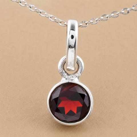 No Reserve 925 Sterling Silver 2.95 Ct Round Garnet Pendant