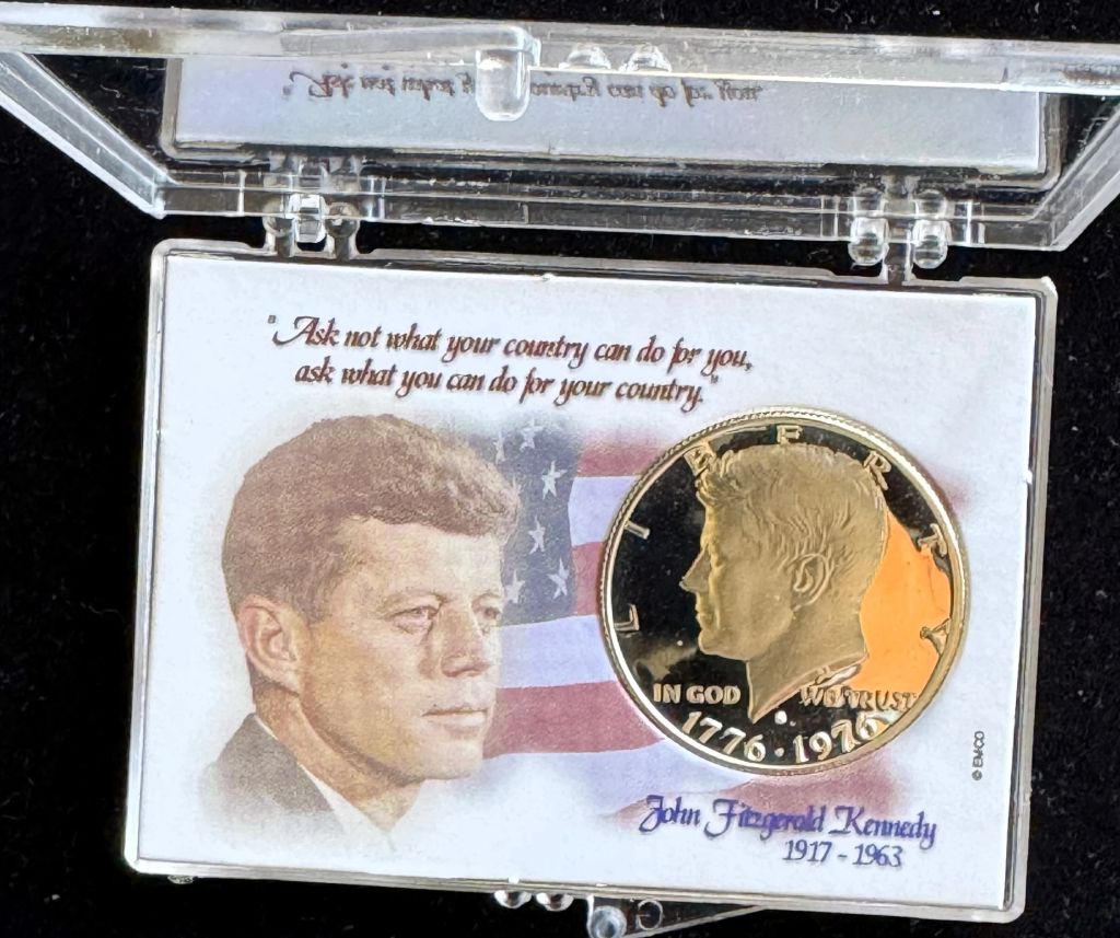 1776-1976-S BICENTENNIAL SILVER PROOF KENNEDY HALF DOLLAR IN A CASE - photo 1