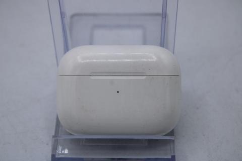 Apple AirPods Pro With Charging Case