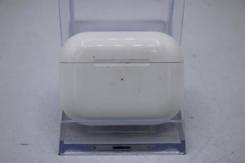 Apple AirPods Pro With Charging Case