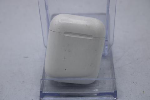 Apple AirPods With Charging Case