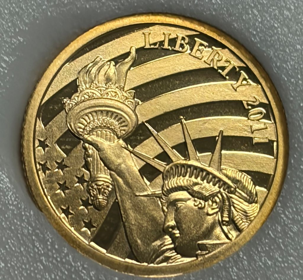 Cook Islands 2011 $5 Gold 1/10oz of .24 Gold Proof Liberty - photo 1