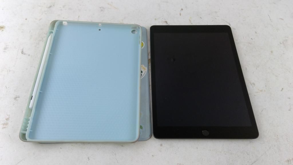 Apple IPad 9th Gen, 64 GB - photo 1