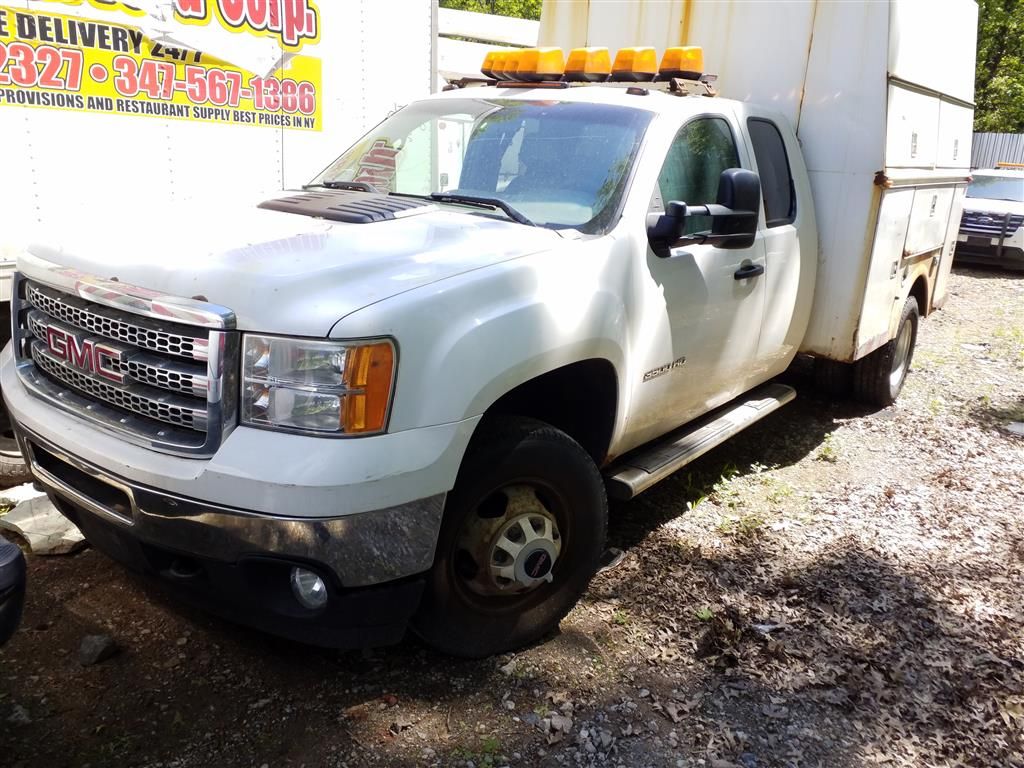 2012 GMC K3500 - photo 1