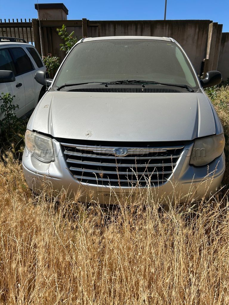 2007 Chrysler Town and Country — photo 1