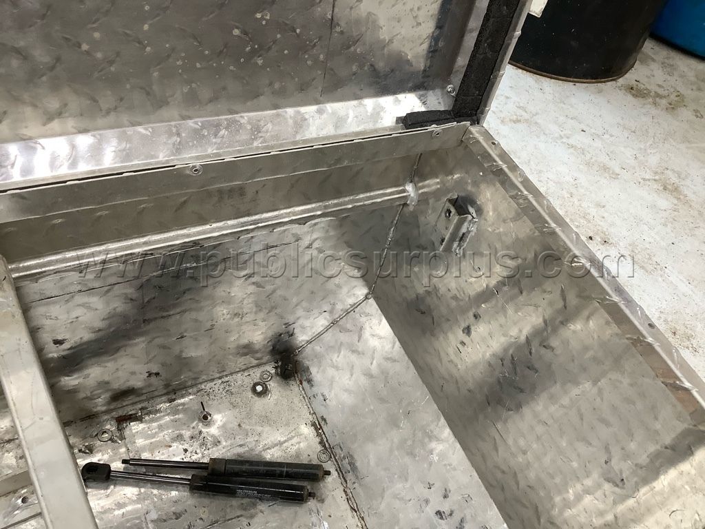 Northern Tool diamond plate truck bed toolbox — photo 1
