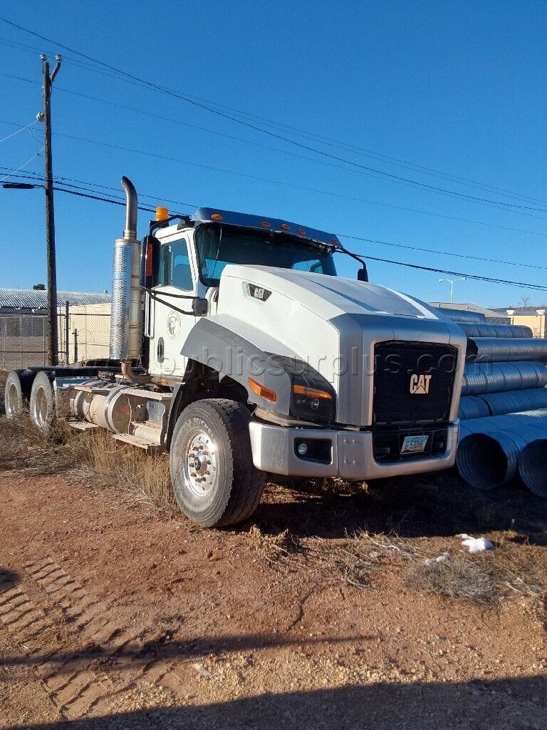 2013 Cat Truck — photo 1