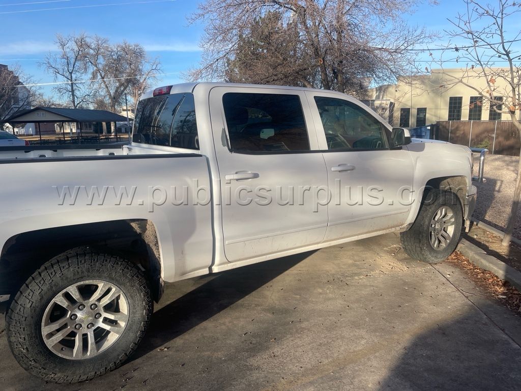 2015 Chevrolet 4X4 Crew Cab — photo 1