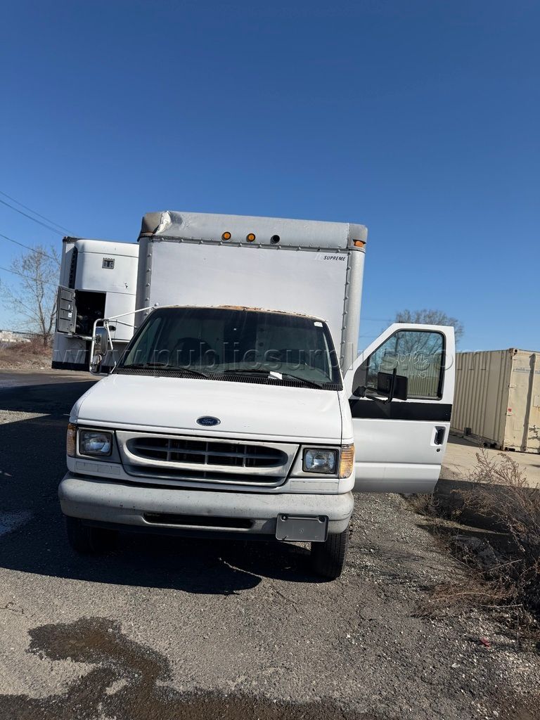 2000 Ford Econoline — photo 1