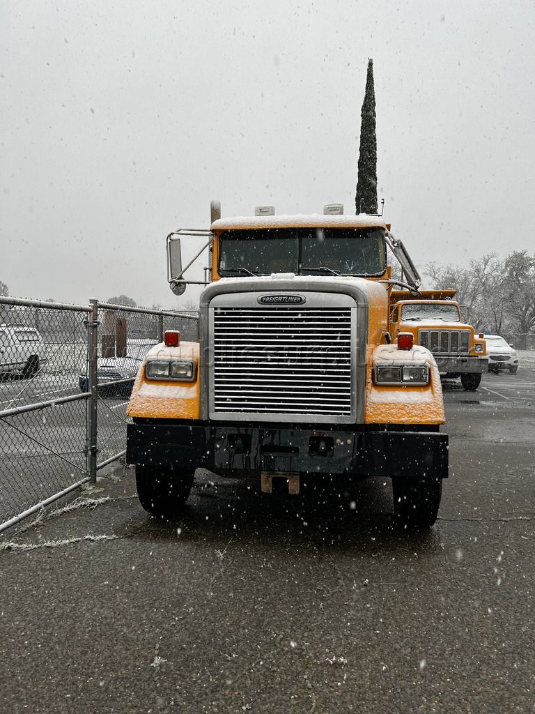 FREIGHTLINER Dump Truck — photo 1
