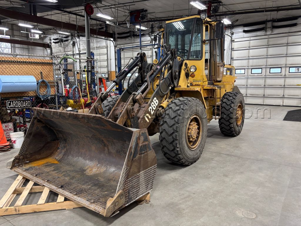 1992 CAT IT28B — photo 1