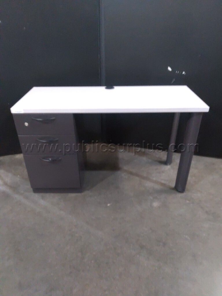 Compact computer desk — photo 1