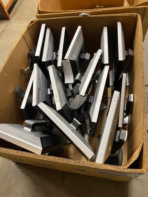 Lot of DELL 20" Monitors.