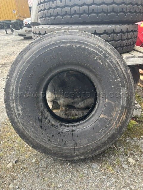 New 10.00R15 Tire - photo 1
