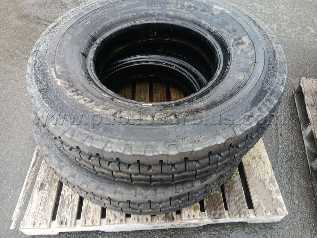 2 New Tires 11.00R22 - photo 1