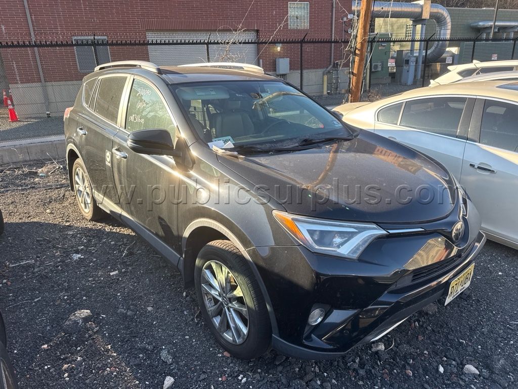 2017 Toyota RAV4 — photo 1