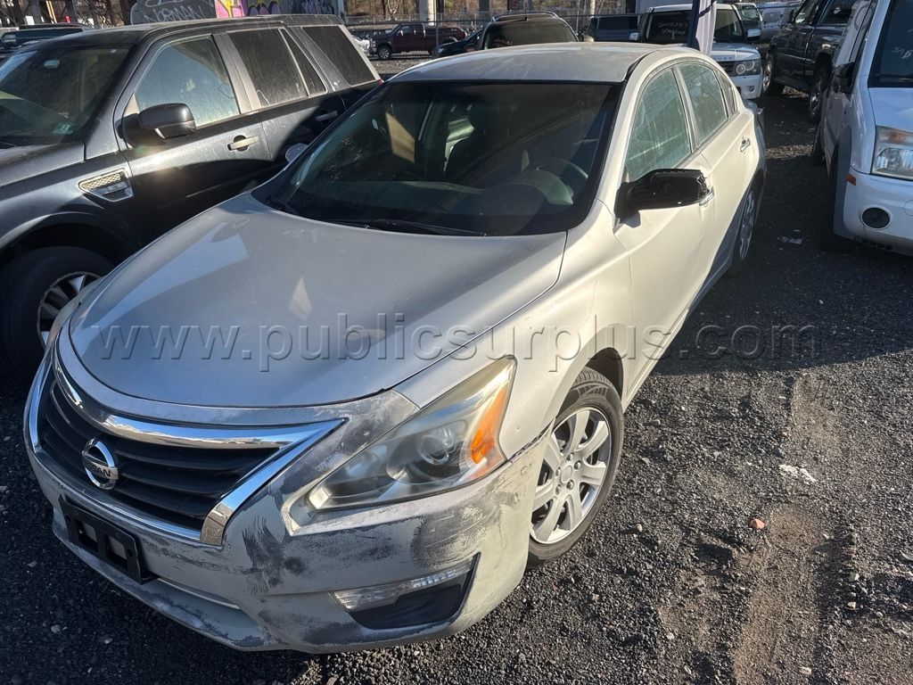 2013 Nissan Altima — photo 1