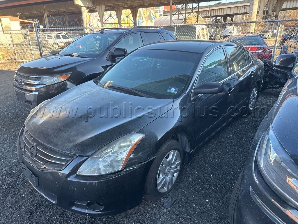 2011 Nissan Altima — photo 1