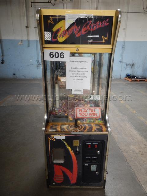 Lot 606 - (1) Candy Crane Arcade