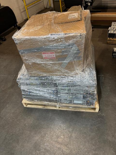 Lot of Network Equipment and Cables (Cisco, HP, Fujitsu, Stratix, Panduit))