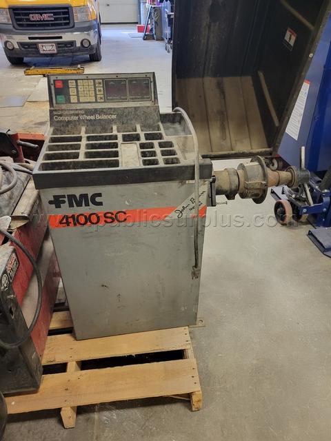 FMC 4100SC WHEEL BALANCER (UNKNOWN WORKING CONDITION)
