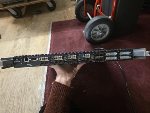 Fiber Switch - QLOGIC SANbox 5800