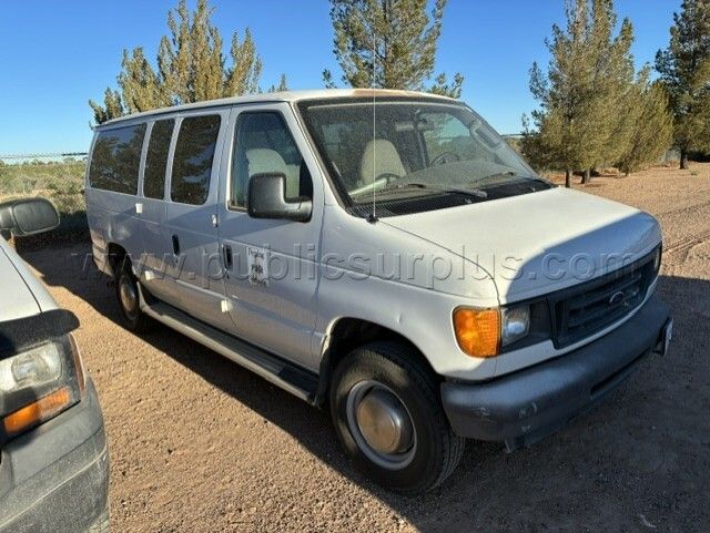 2003 Ford E350 Van — photo 1