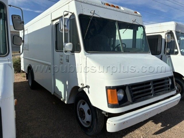 2000 Chevrolet Box Van — photo 1