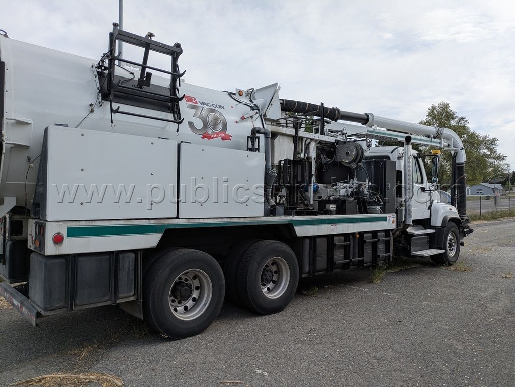2017 Freightliner Vac-Con Combination Cleaner Truck — photo 1