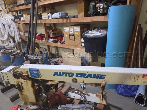 12' 5" Auto Crane