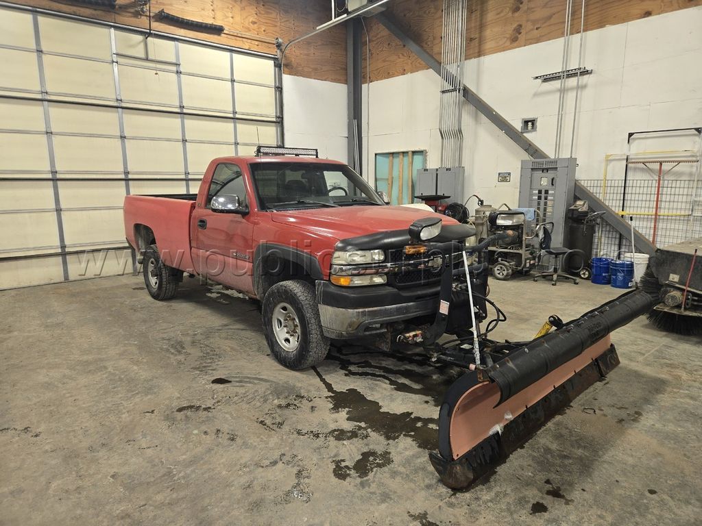 2001 Chevy Silverado 2500 w/ Snow Blade — photo 1