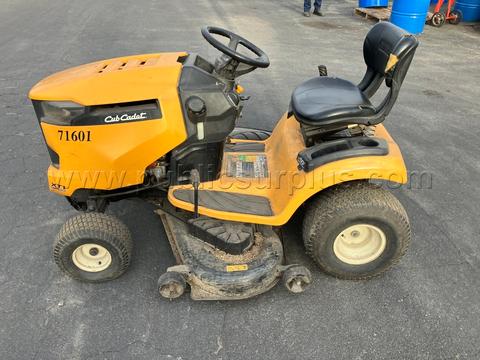 2016 Cub Cadet XT1 riding mower - 71601