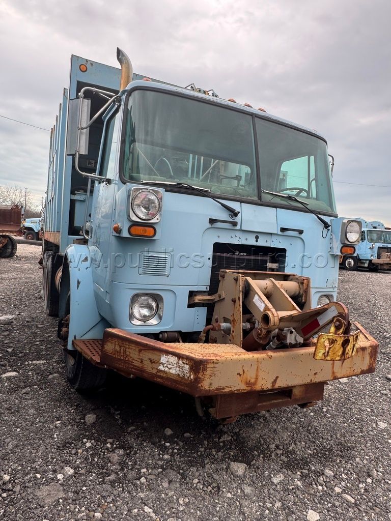 1997 XPEDITOR GARBAGE TRUCK — photo 1