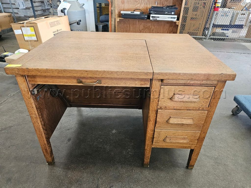 Oak Desk (118236) — photo 1