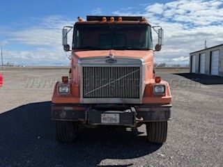 1992 AUTOCAR ACM64 — photo 1