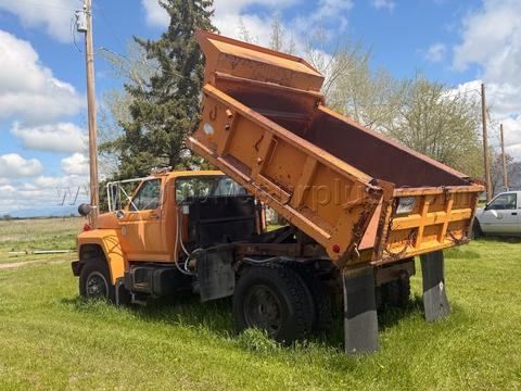1985 Ford F-800 Dump Truck