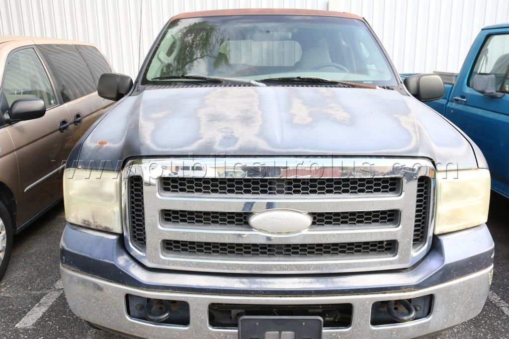 2005 Ford Excursion (Veh#3715) 000000204636(VM) — photo 1