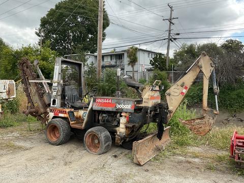 Bobcat 3023 Trencher with bucket non operable (For parts / Salvage)